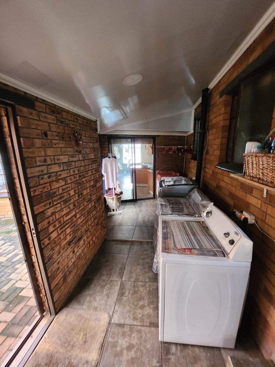 6 Bedroom Property for Sale in Vaalpark Free State